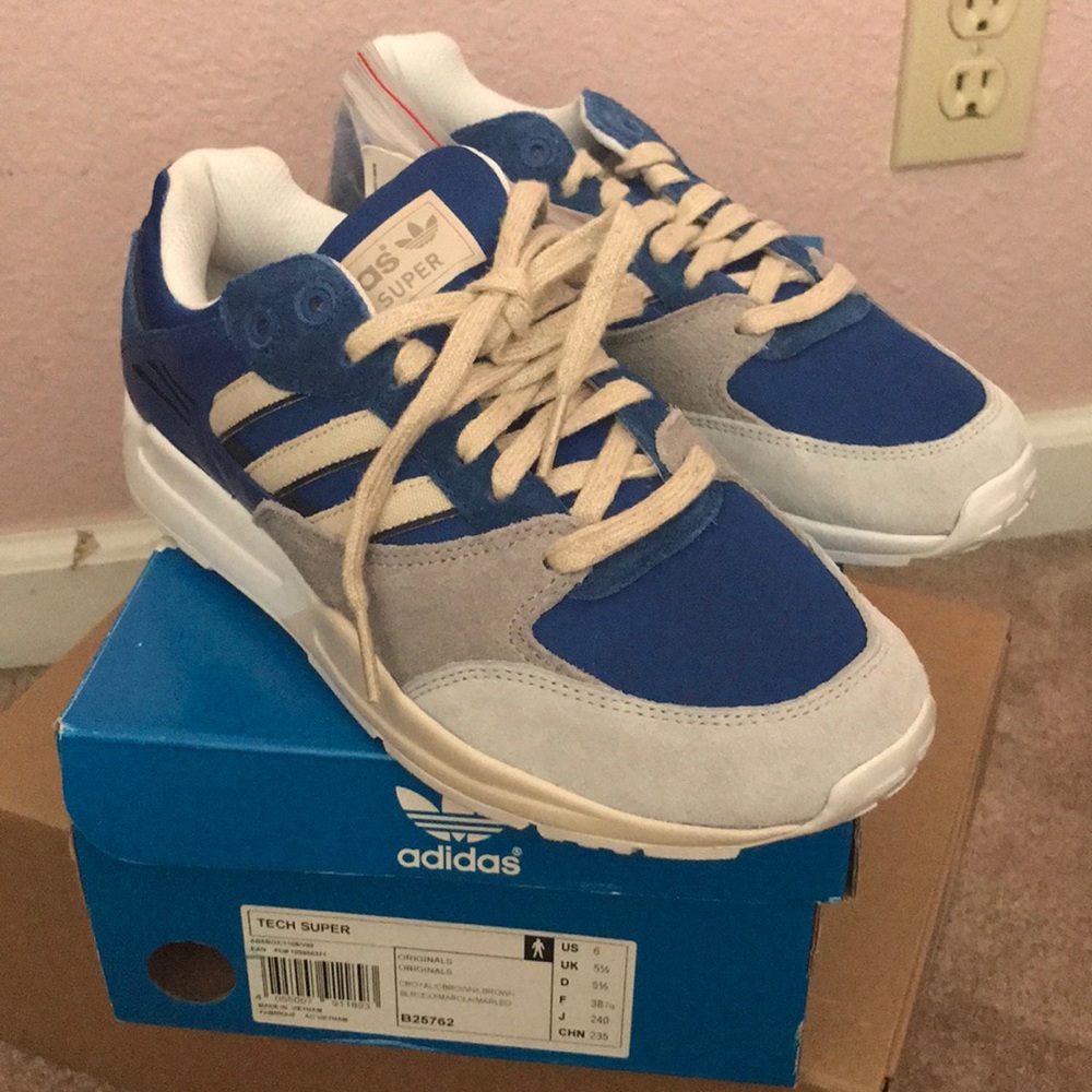 Adidas tech super